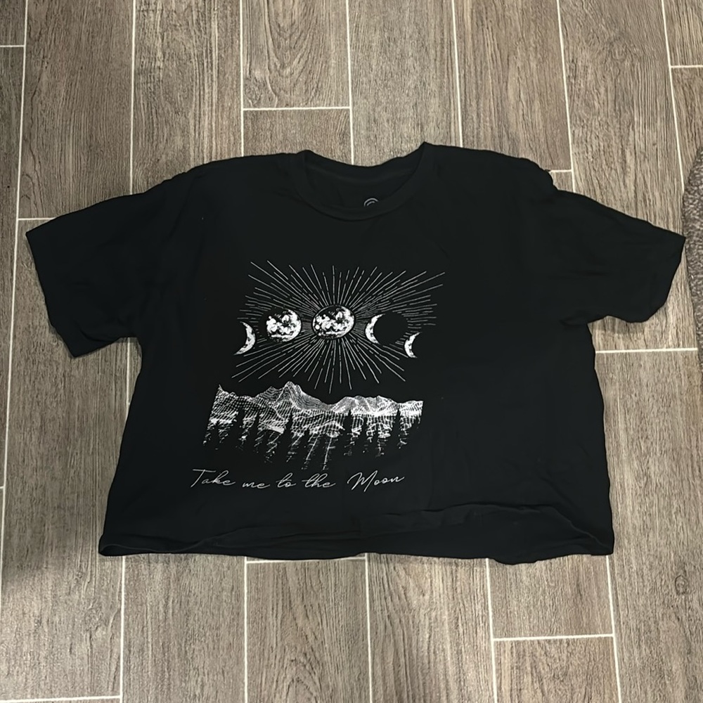 Black cropped Tshirt